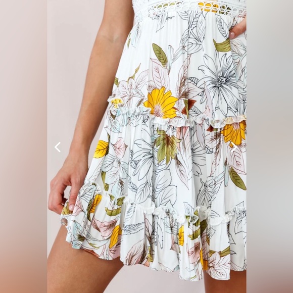 Selfie Leslie Tie-Knot Back Dress Floral Print - Picture 4 of 10